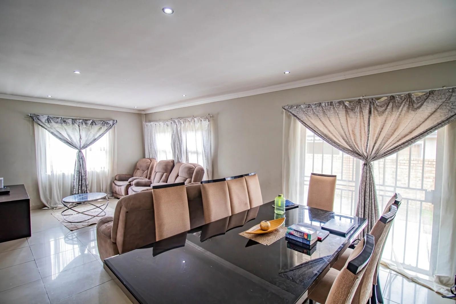 3-Bedroom, 2-Bathroom Family Home with Double Automated Garage To RENT in Parklands Secure Estate, Clayville