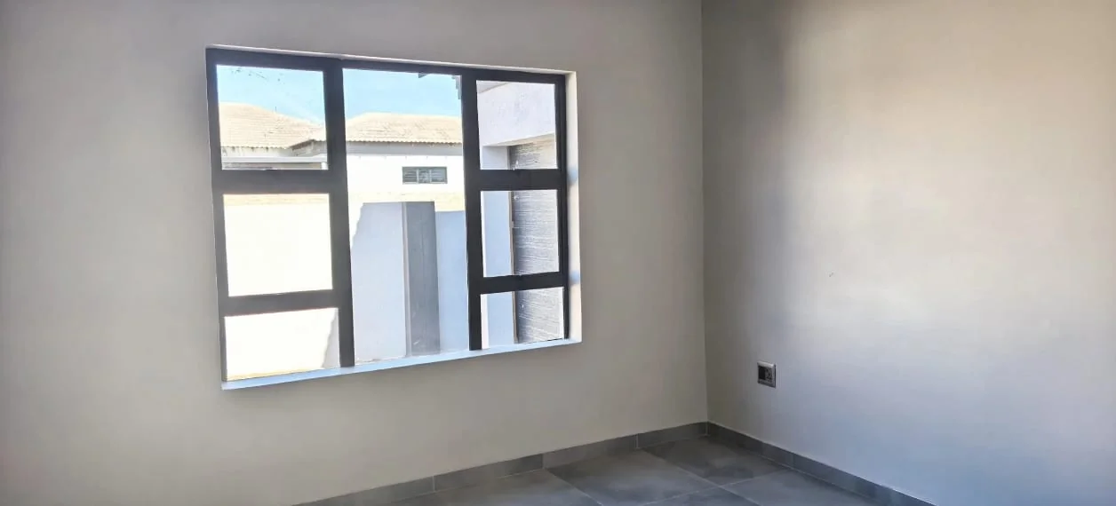 MODERN SINGLE-STOREY HOME IN BENDOR MEADOWS