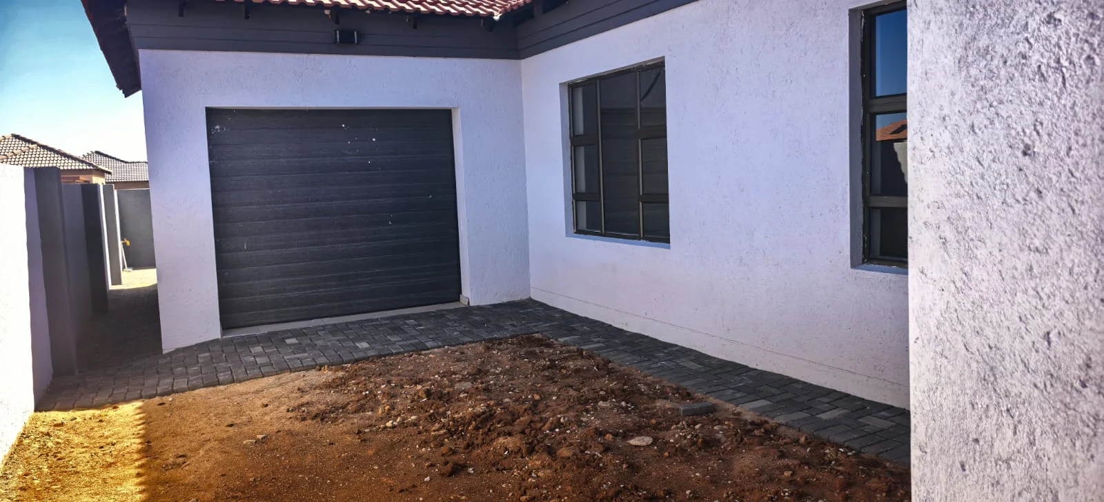 MODERN SINGLE-STOREY HOME IN BENDOR MEADOWS