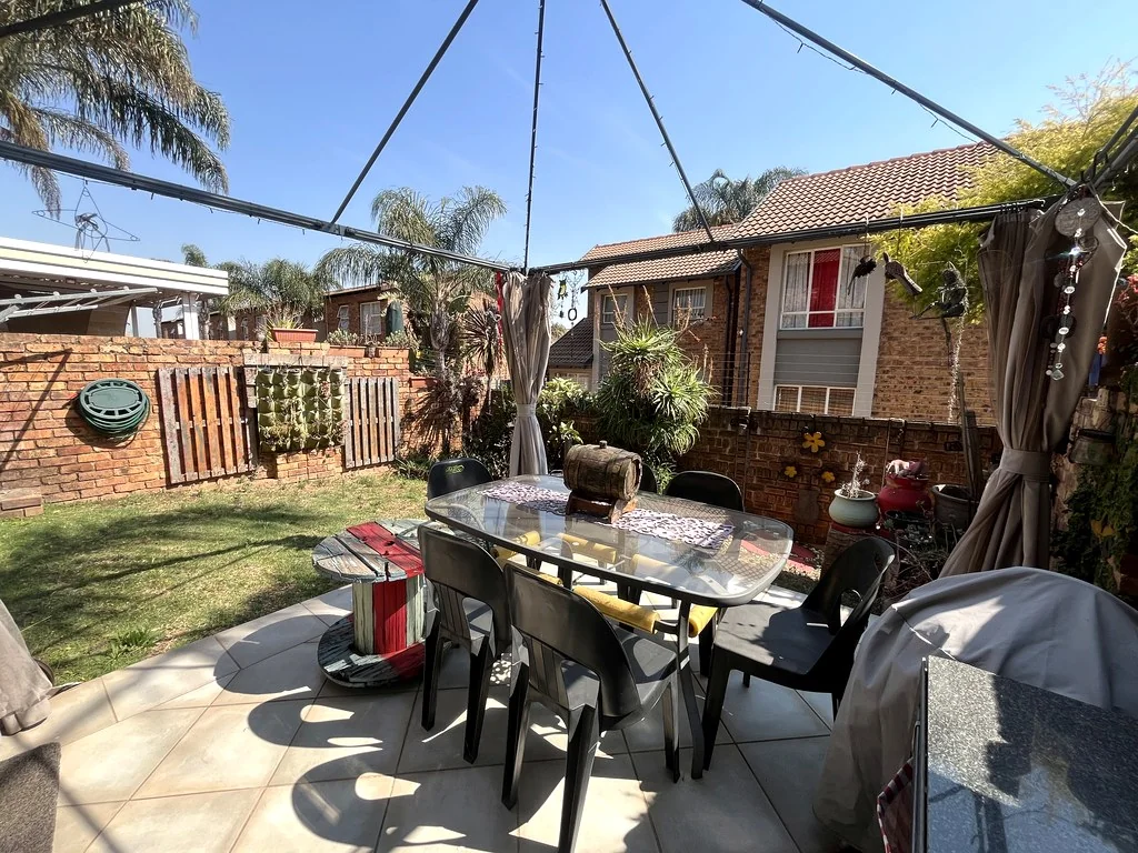 2 Bedroom Duplex in Glen Marais