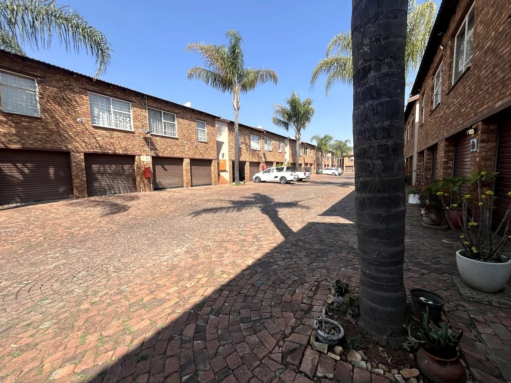 2 Bedroom Duplex in Glen Marais