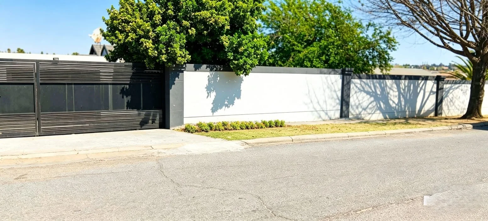 Spacious Family Home with Large Garage & Separate Flatlet