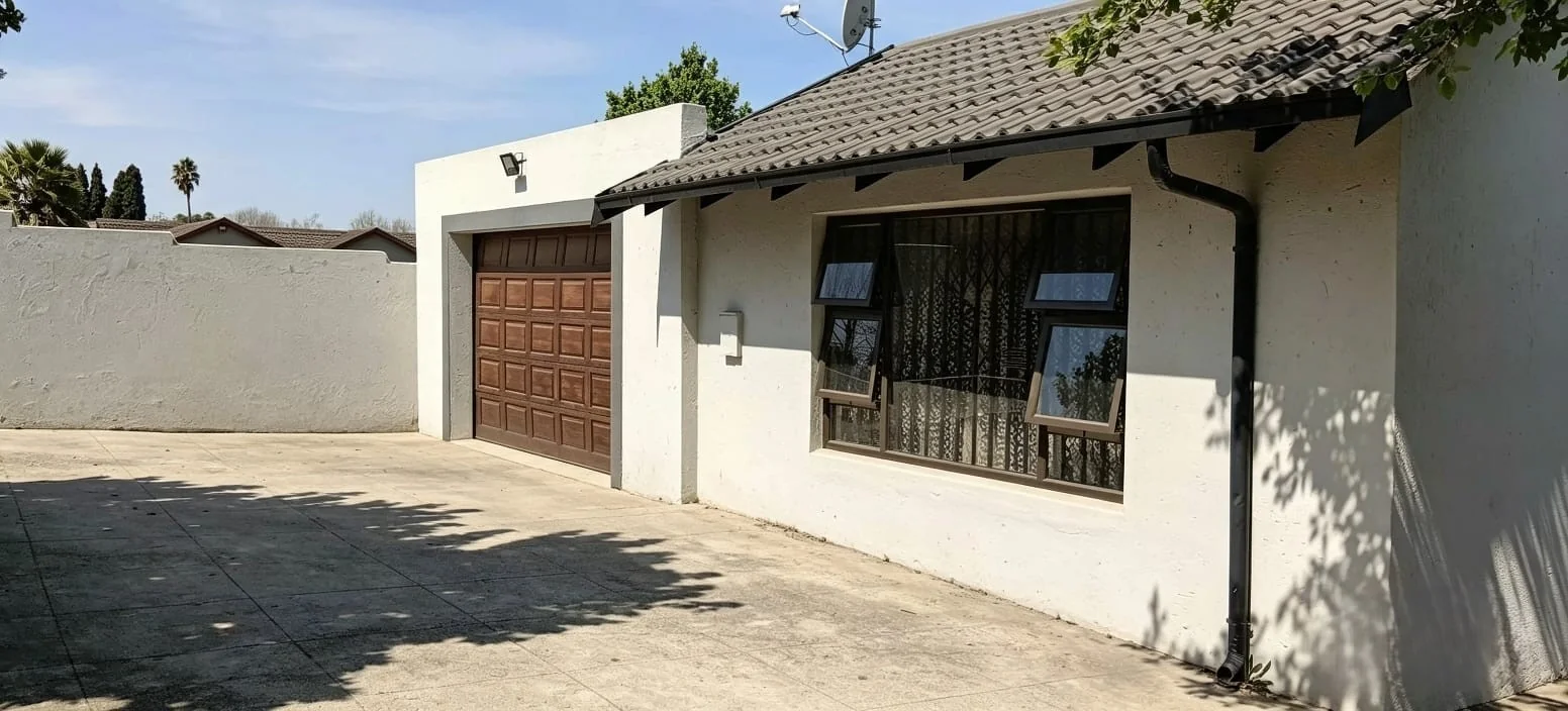 Spacious Family Home with Large Garage & Separate Flatlet