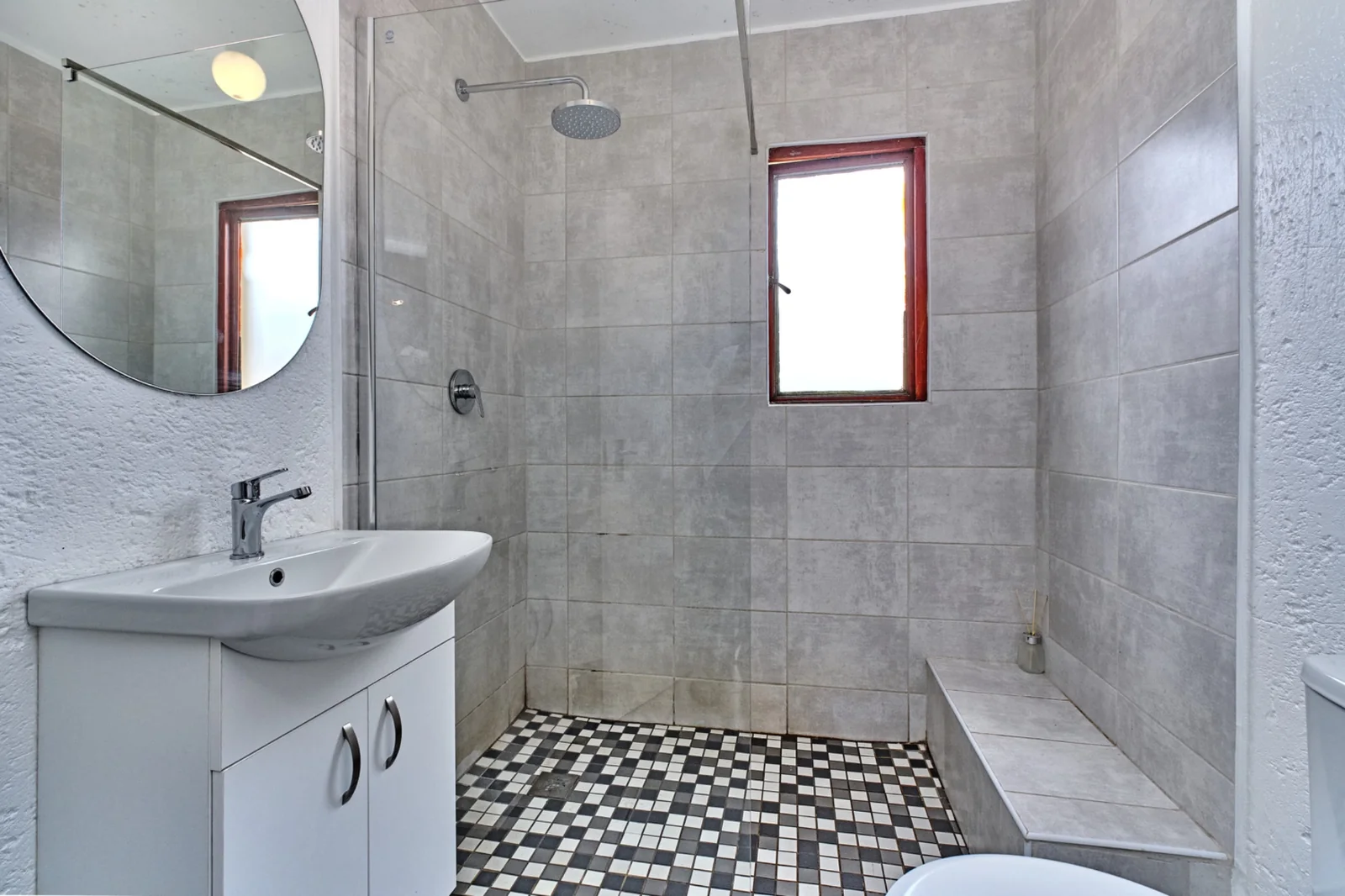 2 Bed, 1 Bath Apartment Including Loft For Sale In Bromhof.