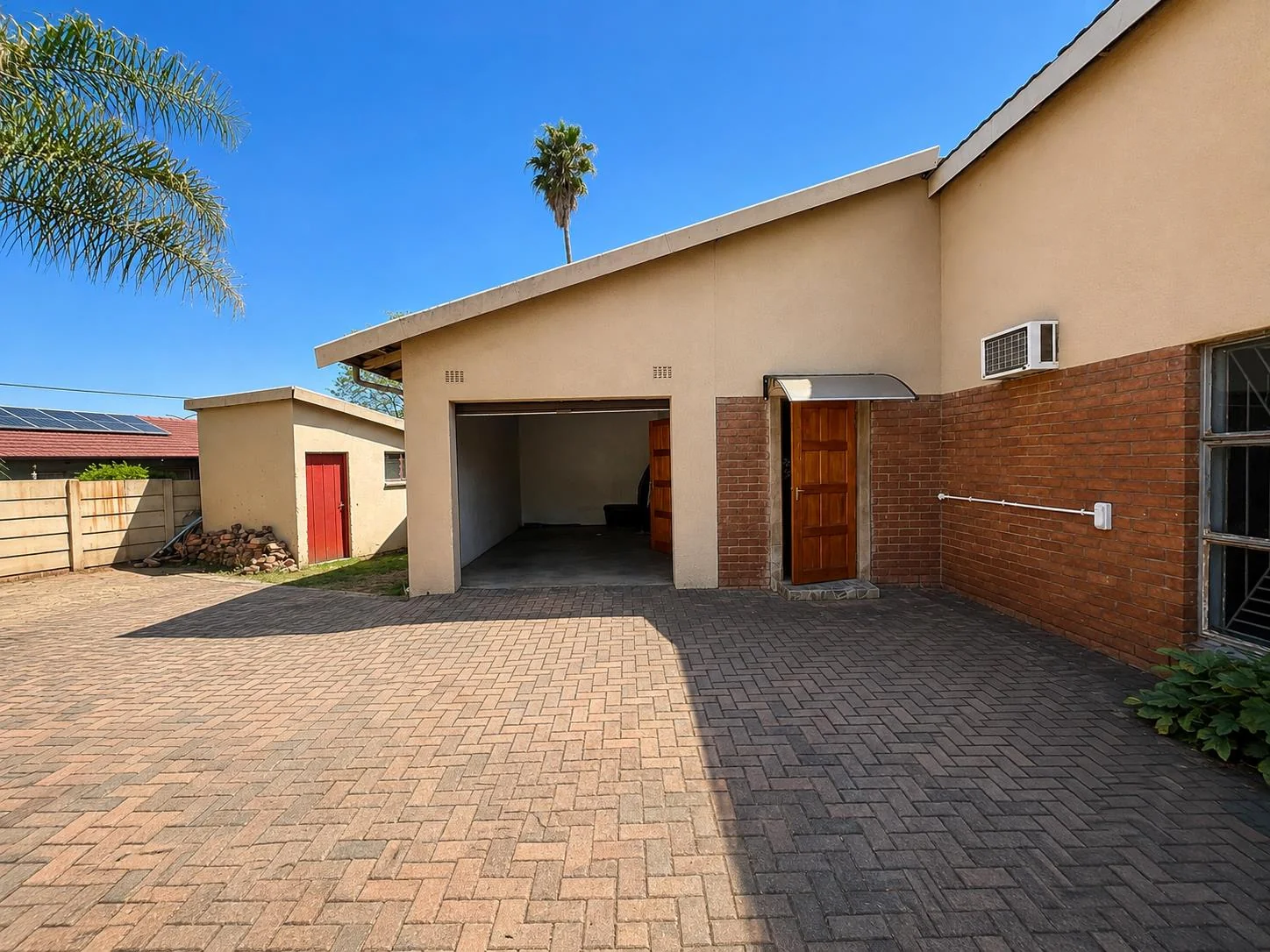 Spacious Family Home with Pool