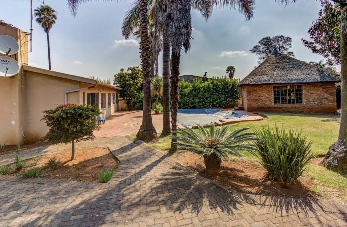 Spacious Family Home with Pool