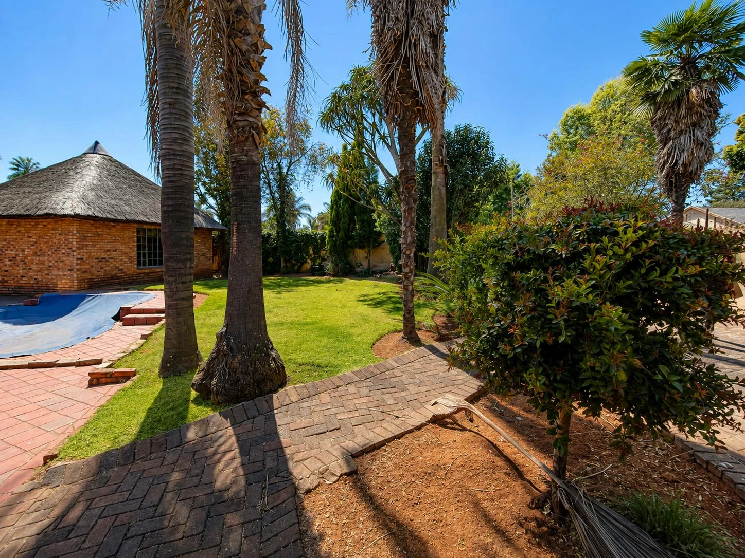 Spacious Family Home with Pool