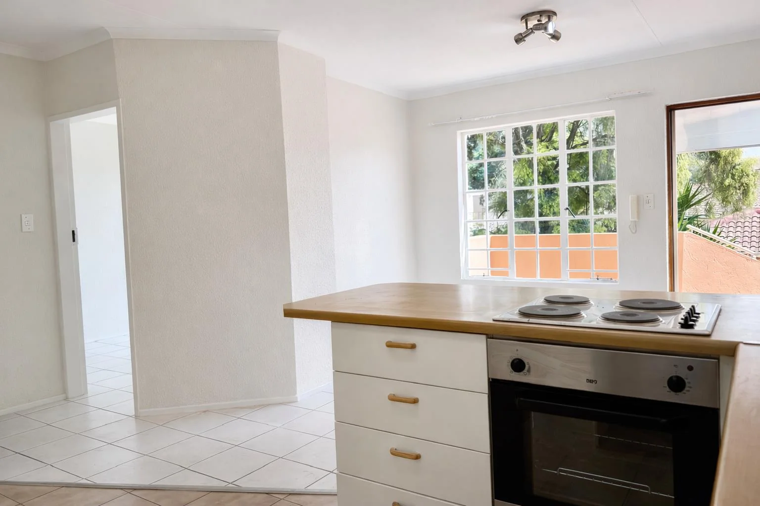 1 Bedroom, 1 bathroom apartment for Sale in Weltevreden Park
