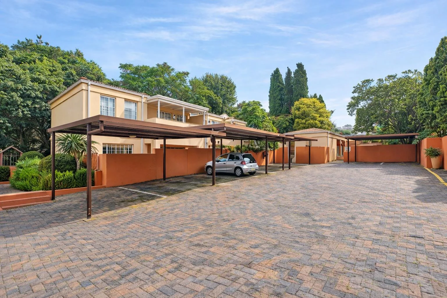 1 Bedroom, 1 bathroom apartment for Sale in Weltevreden Park