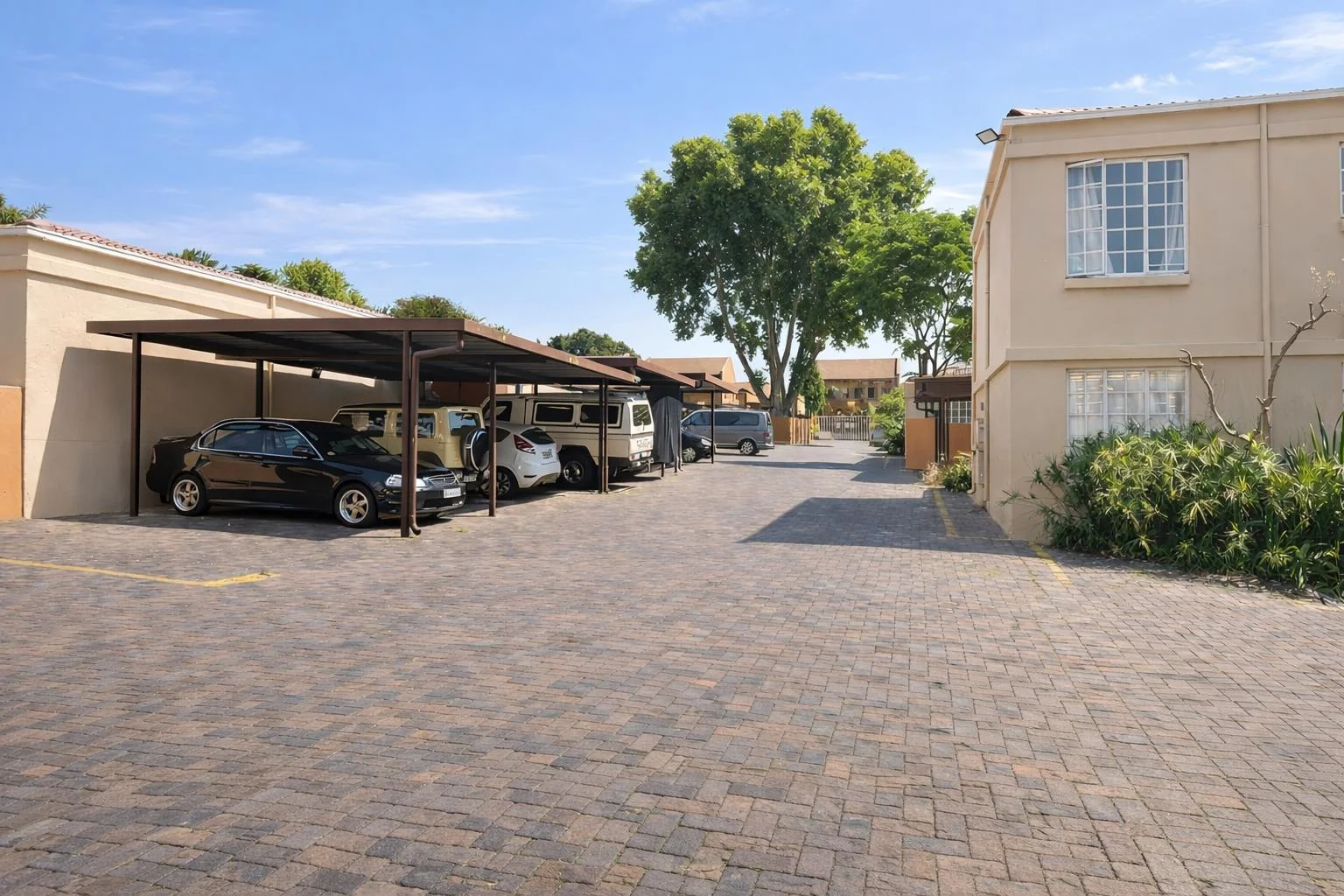 1 Bedroom, 1 bathroom apartment for Sale in Weltevreden Park