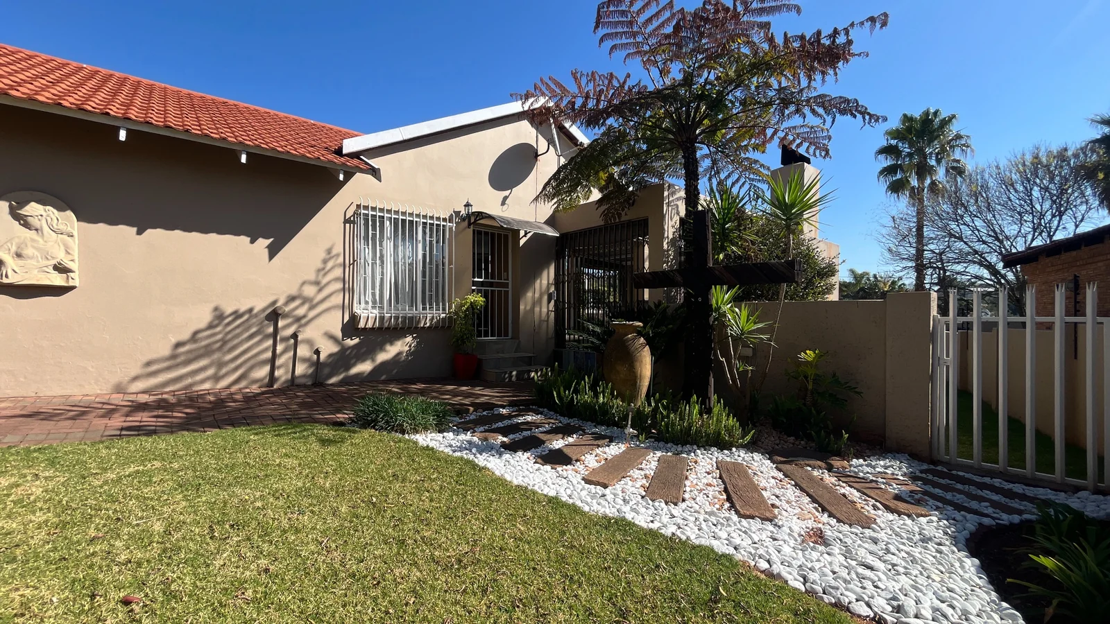 Spacious Freestanding Family Home to Rent in Rangeview