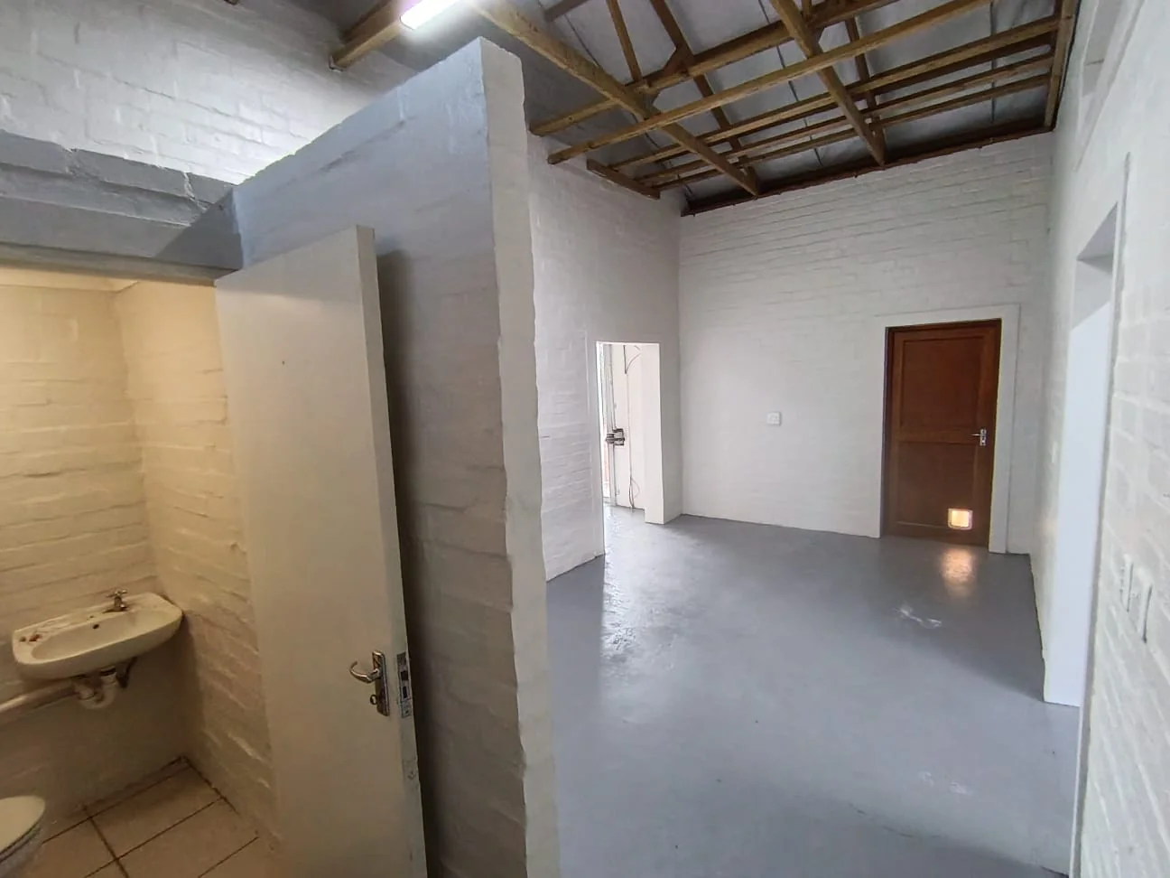 Commercial Offices / Industrial Space To Let on Bon Esperance Fruit Farm, R44, Stellenbosch farms, available immediately.