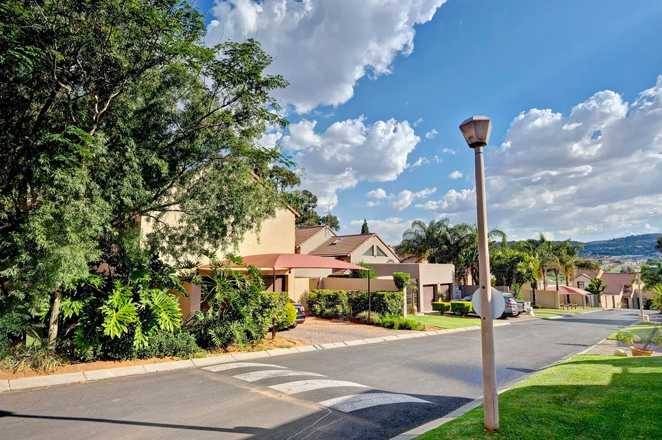 5 bedroom Home for sale in Radiokop/Strubensvalley