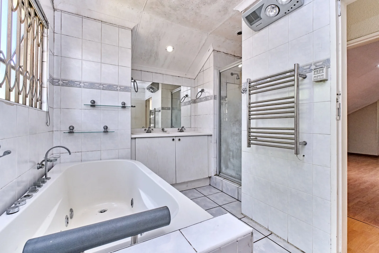 5 bedroom Home for sale in Radiokop/Strubensvalley