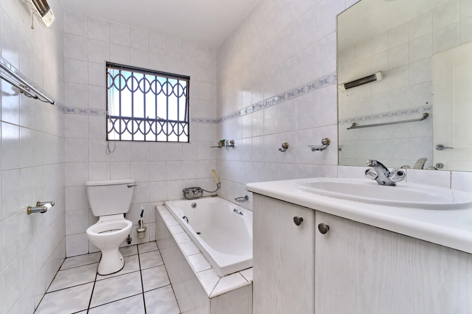 5 bedroom Home for sale in Radiokop/Strubensvalley