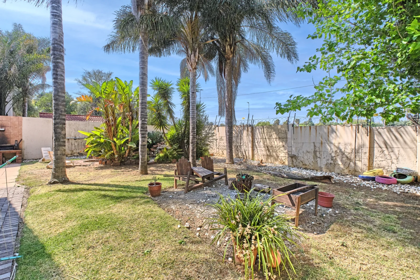 5 bedroom Home for sale in Radiokop/Strubensvalley