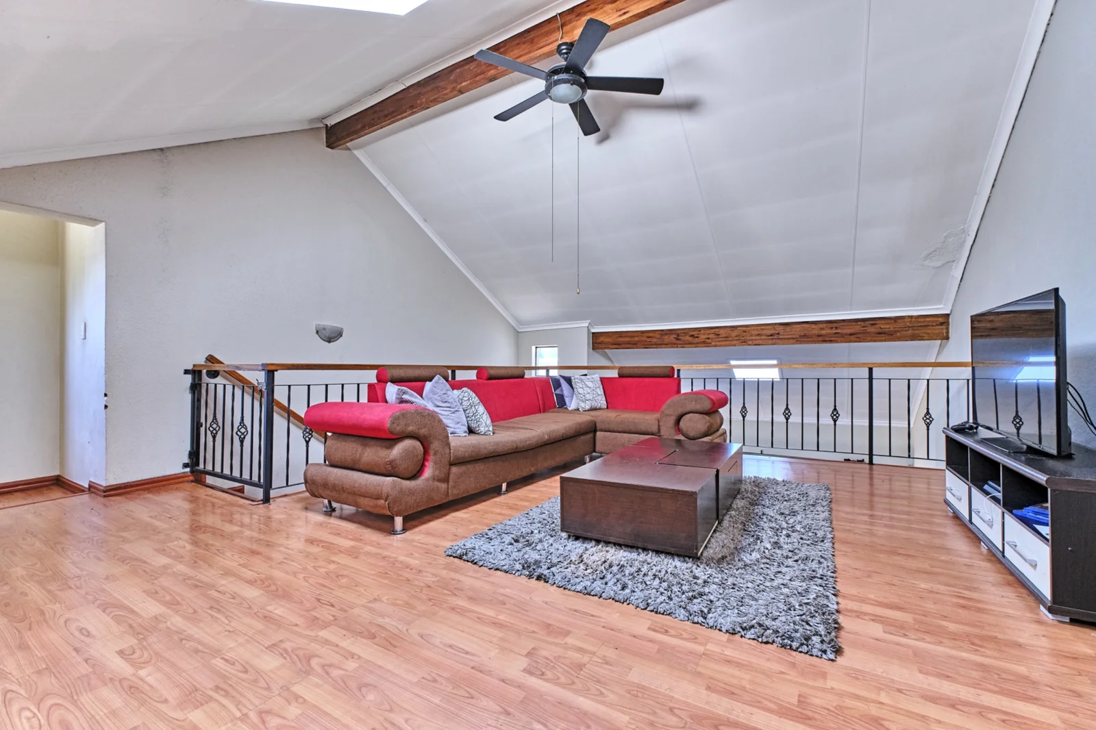 5 bedroom Home for sale in Radiokop/Strubensvalley