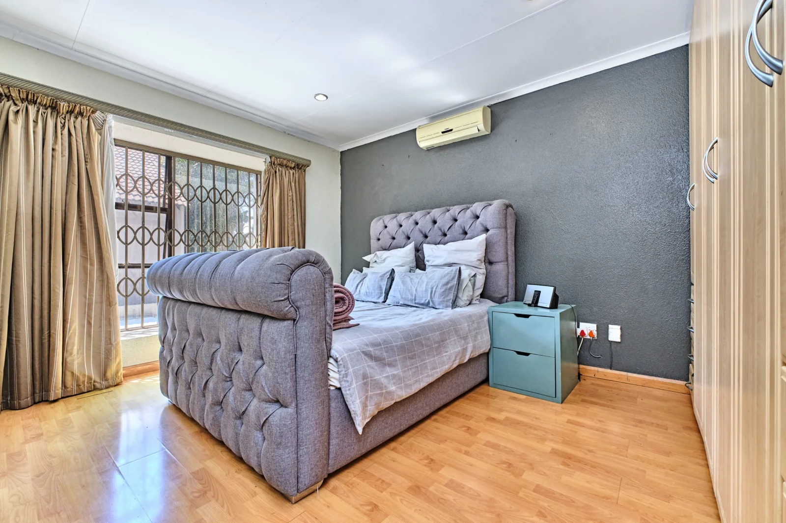 5 bedroom Home for sale in Radiokop/Strubensvalley