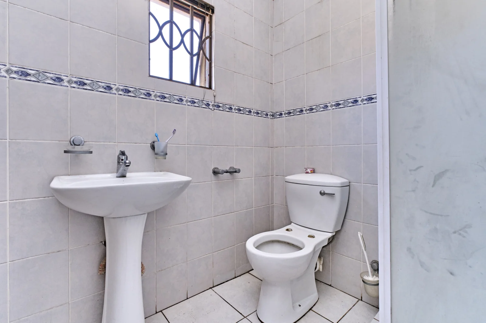 5 bedroom Home for sale in Radiokop/Strubensvalley