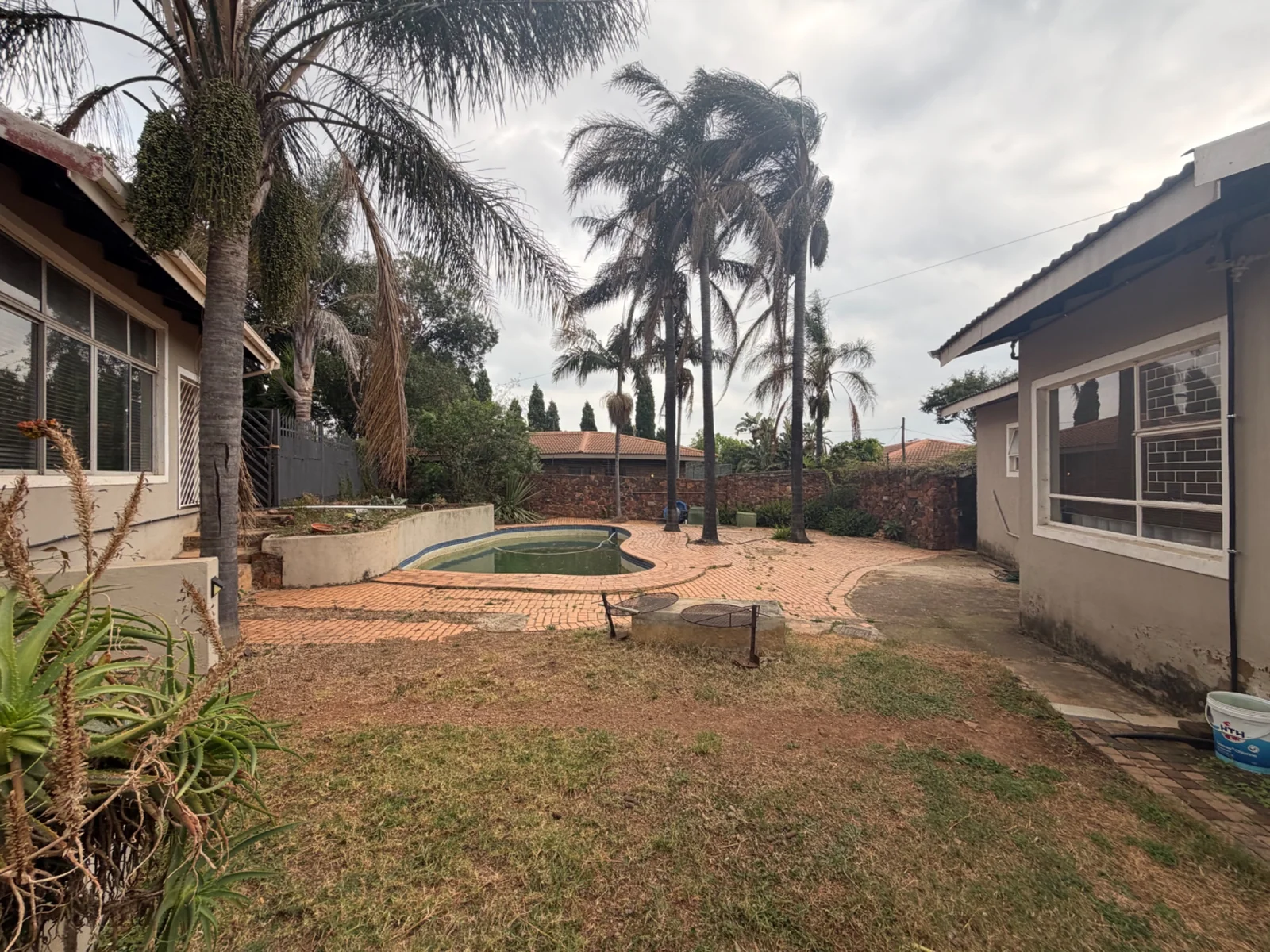 HUGE POTENTIAL FOR EXTRA INCOME ...... INSIDE A BOOMED OFF AREA.