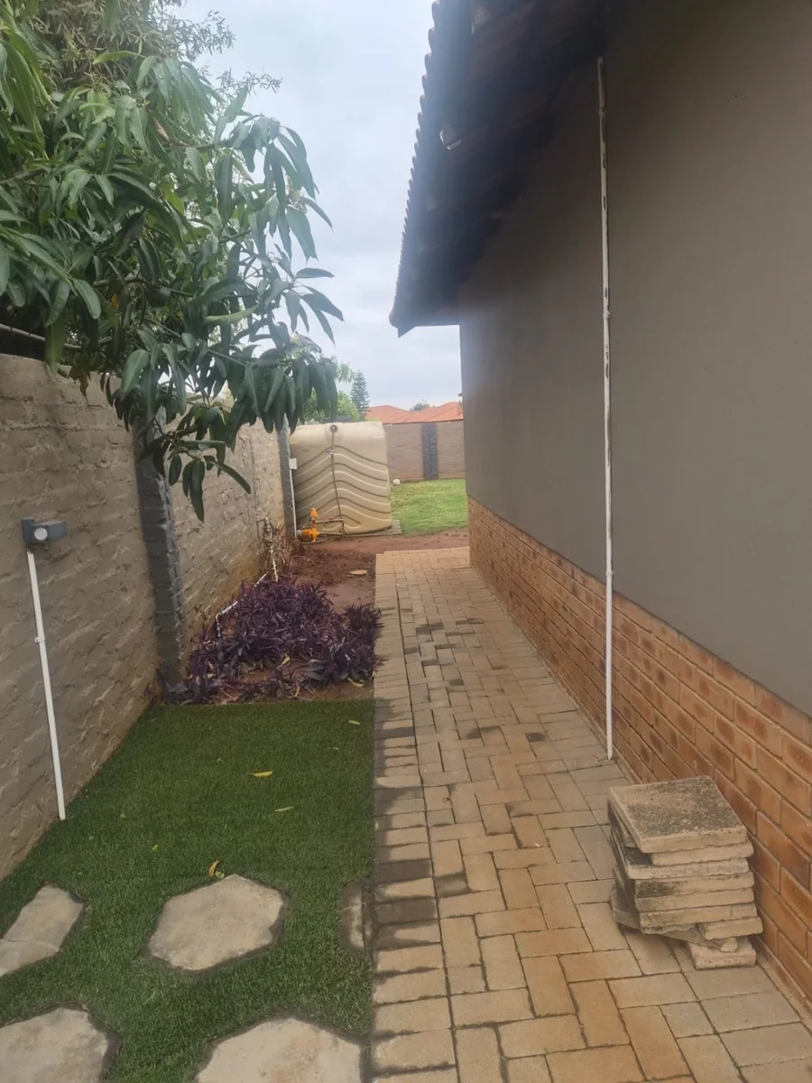 3 Bedroom House for Sale In Waterkloof East