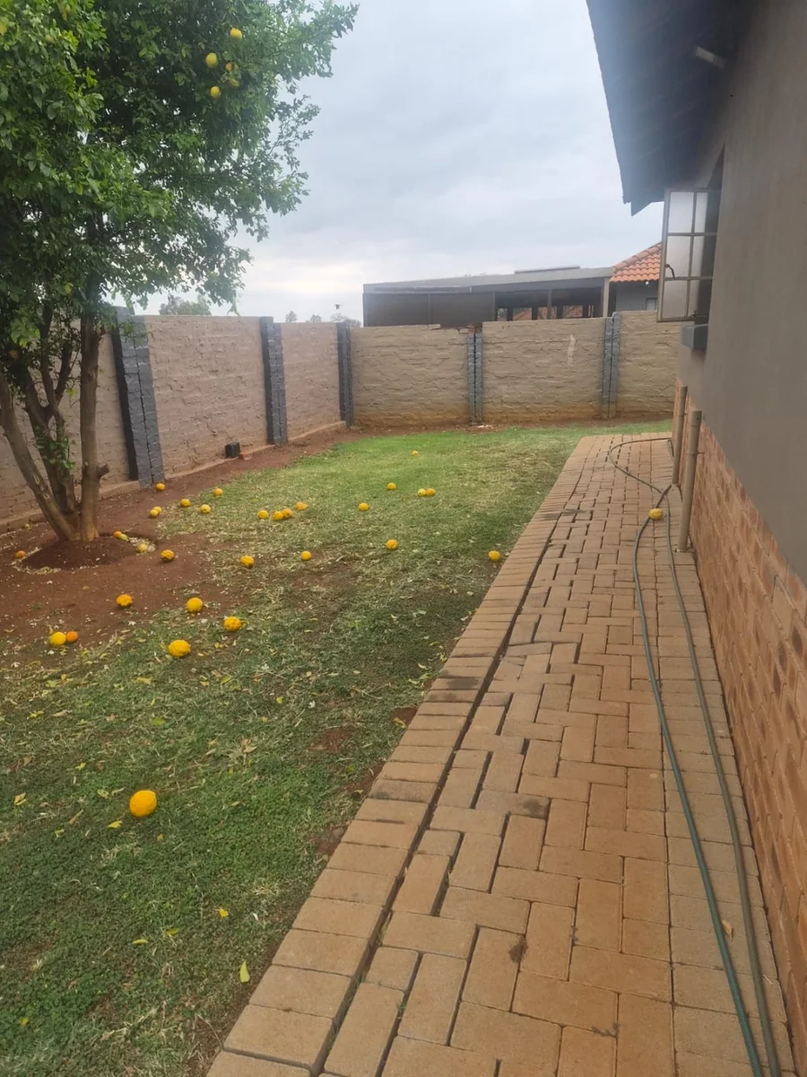 3 Bedroom House for Sale In Waterkloof East