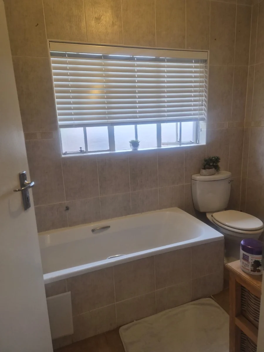 3 Bedroom House for Sale In Waterkloof East