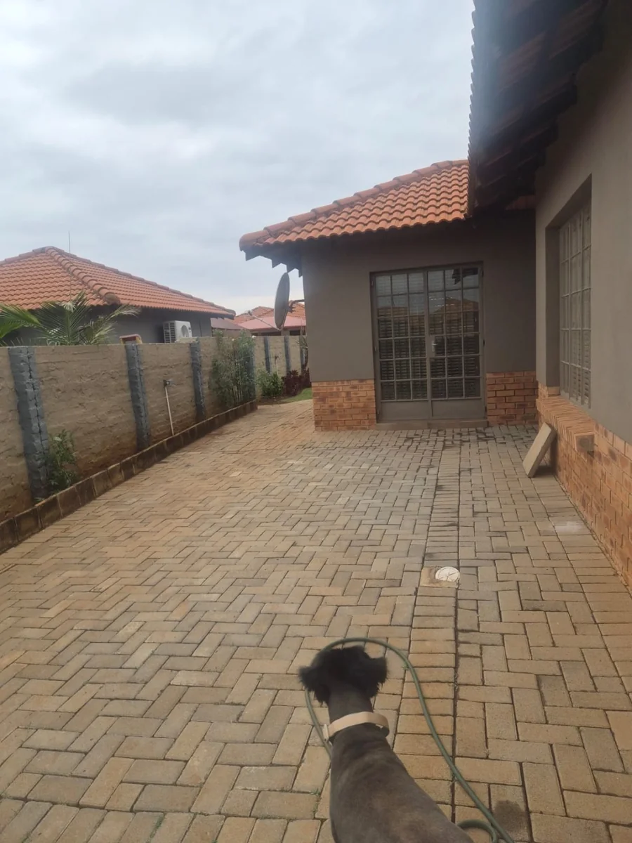 3 Bedroom House for Sale In Waterkloof East