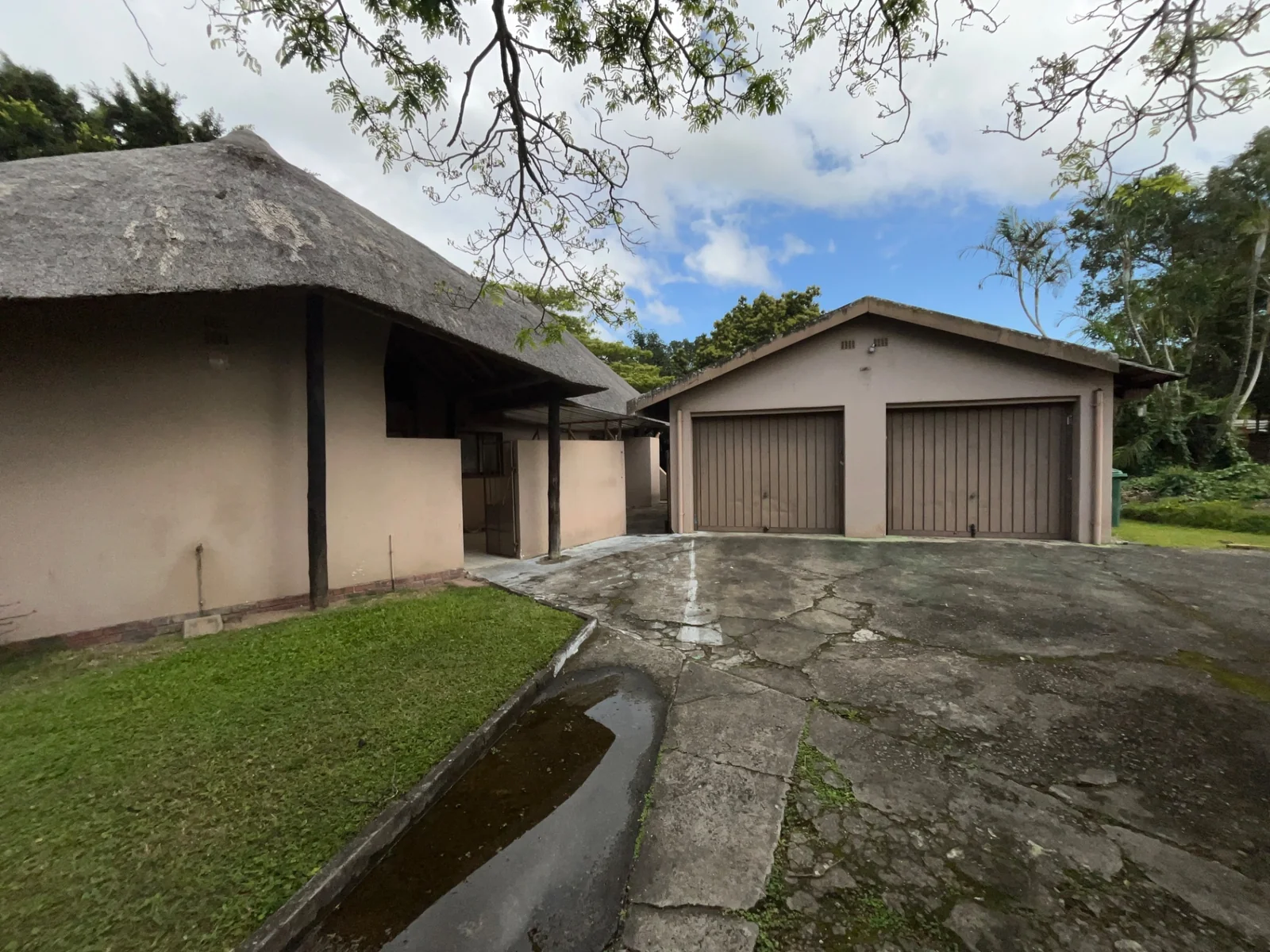 Thatched home for sale in Golfview Park