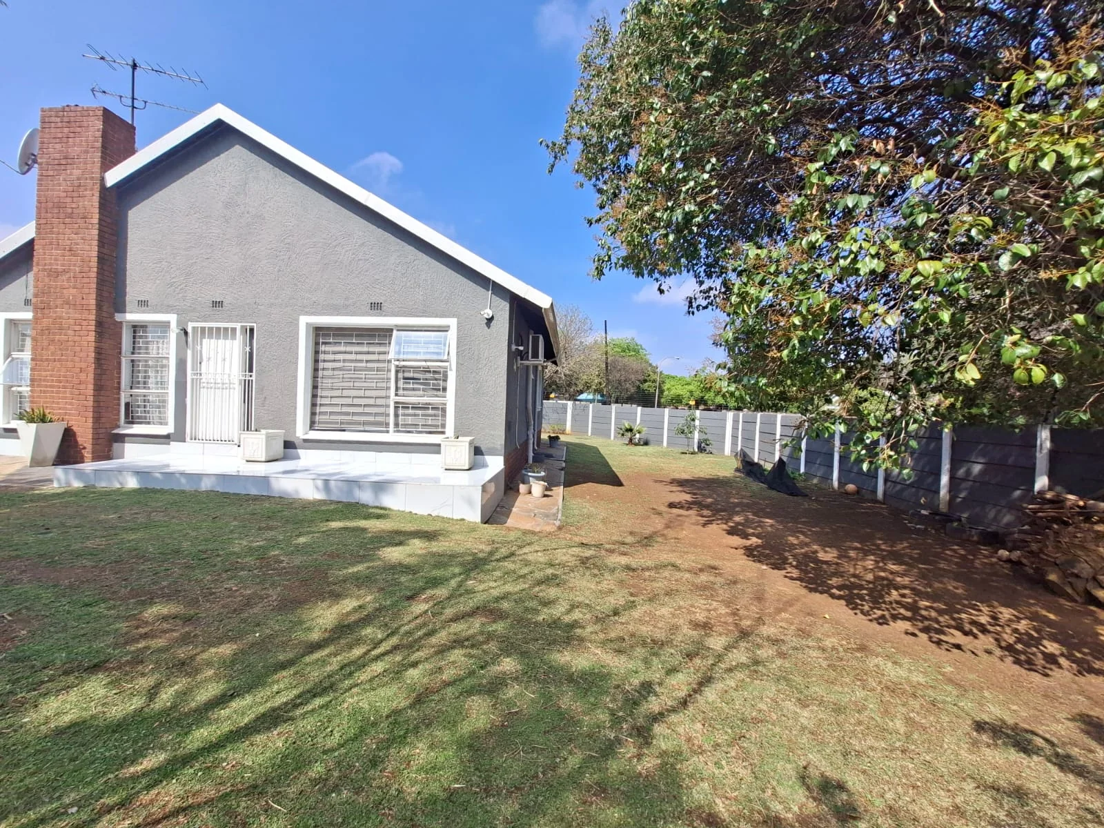 Spacious 3-Bedroom Family Home with Excellent Parking