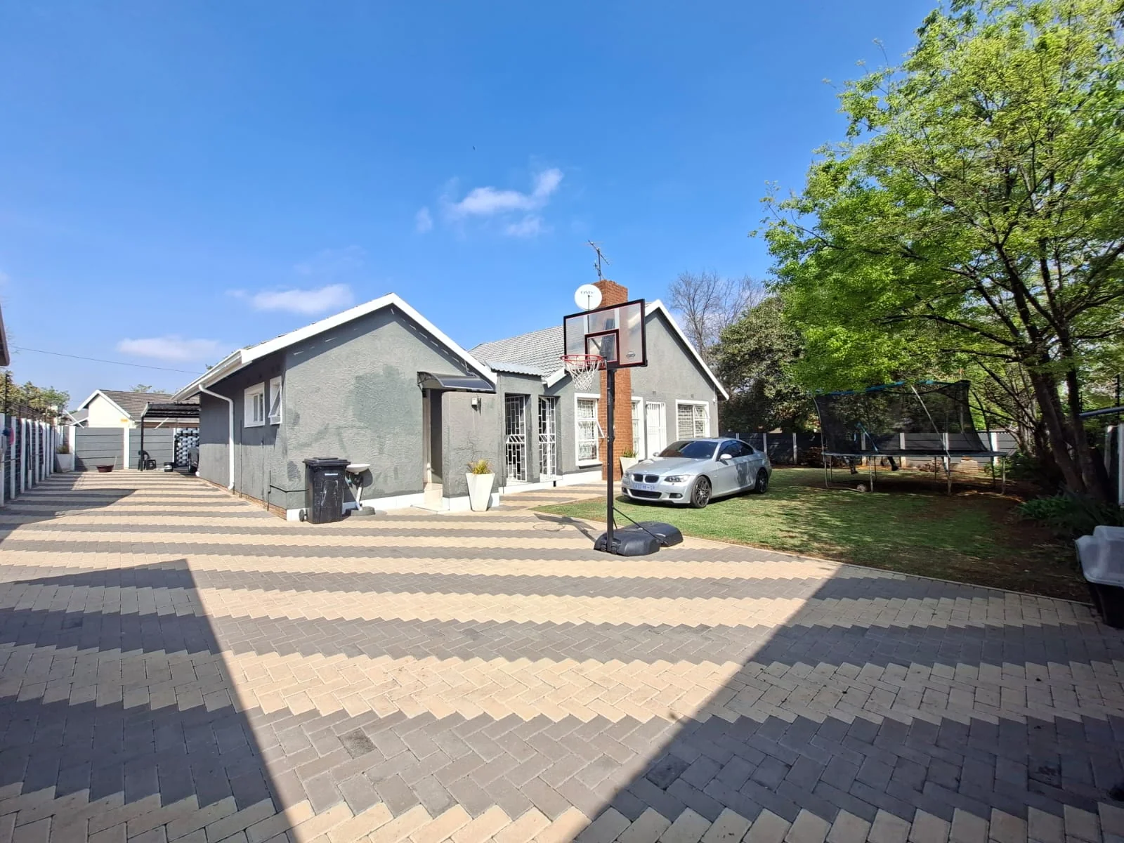 Spacious 3-Bedroom Family Home with Excellent Parking