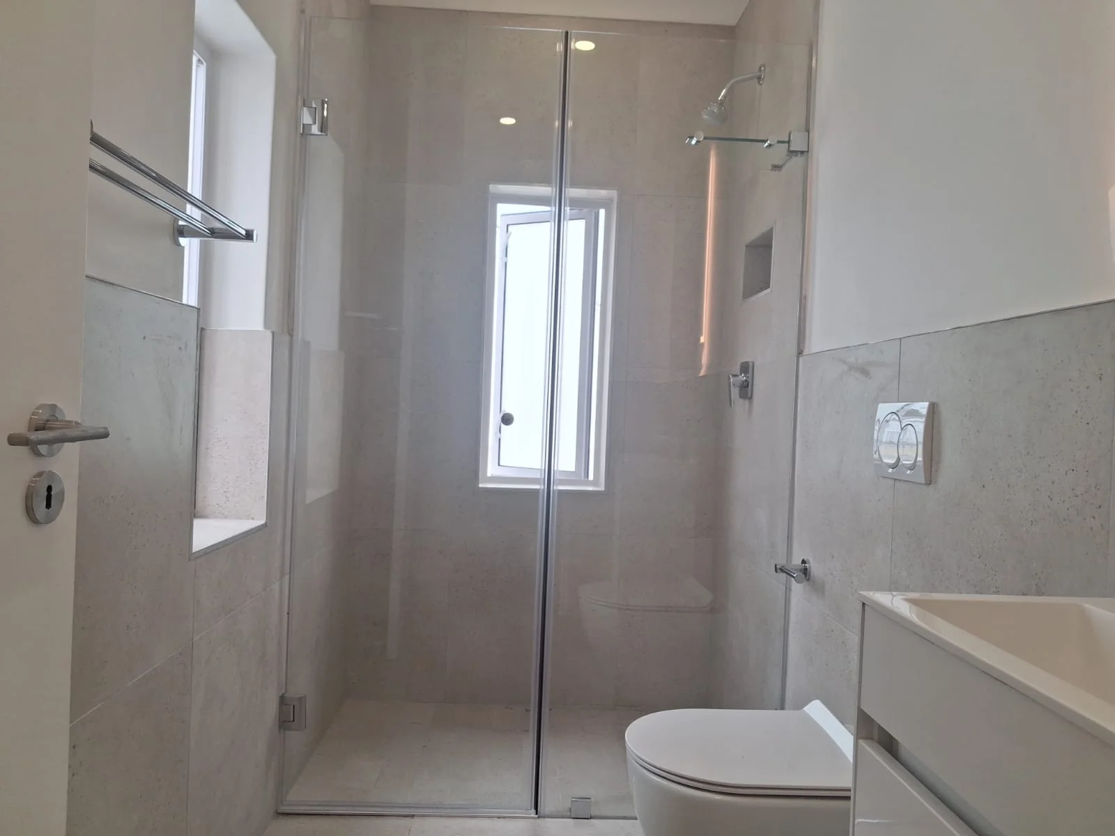 NEWLY BUILT 3-BEDROOM HOME TO RENT  AT VOLIERE ESTATE, STELLENBOSCH <br/><br/>Available from 1 October 2026 / Rental: R30 000 per month