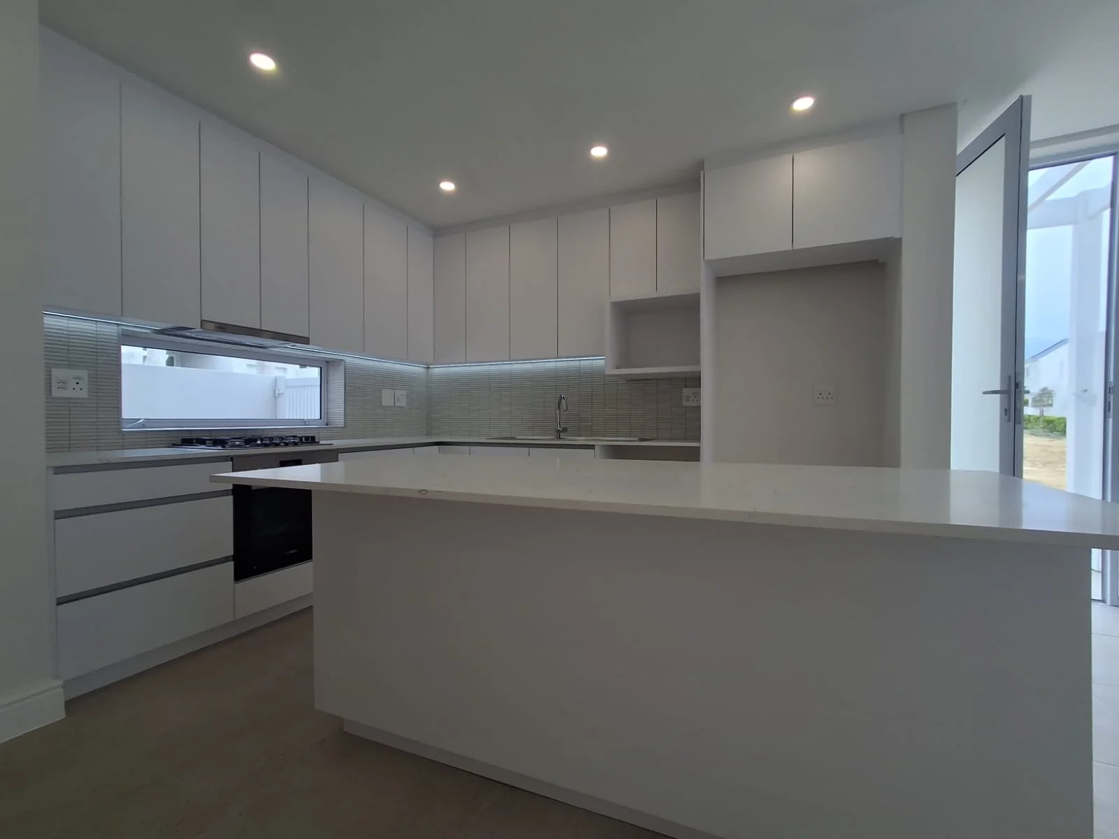 NEWLY BUILT 3-BEDROOM HOME TO RENT  AT VOLIERE ESTATE, STELLENBOSCH <br/><br/>Available from 1 October 2026 / Rental: R30 000 per month