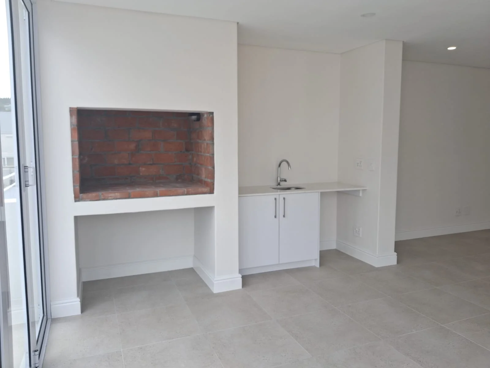 NEWLY BUILT 3-BEDROOM HOME TO RENT  AT VOLIERE ESTATE, STELLENBOSCH <br/><br/>Available from 1 October 2026 / Rental: R30 000 per month