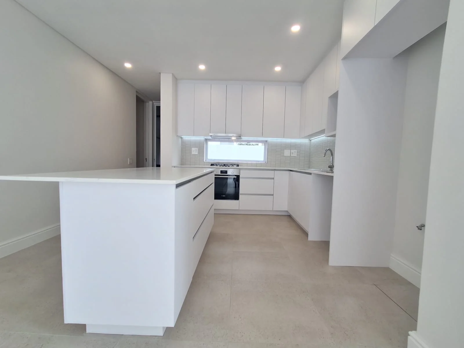 NEWLY BUILT 3-BEDROOM HOME TO RENT  AT VOLIERE ESTATE, STELLENBOSCH <br/><br/>Available from 1 October 2026 / Rental: R30 000 per month