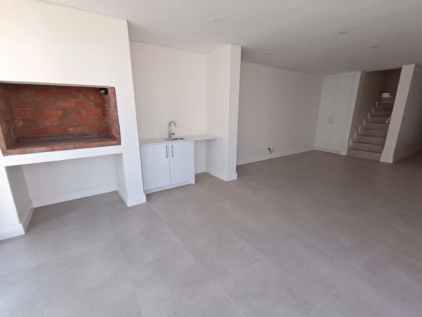 NEWLY BUILT 3-BEDROOM HOME TO RENT  AT VOLIERE ESTATE, STELLENBOSCH <br/><br/>Available from 1 October 2026 / Rental: R30 000 per month