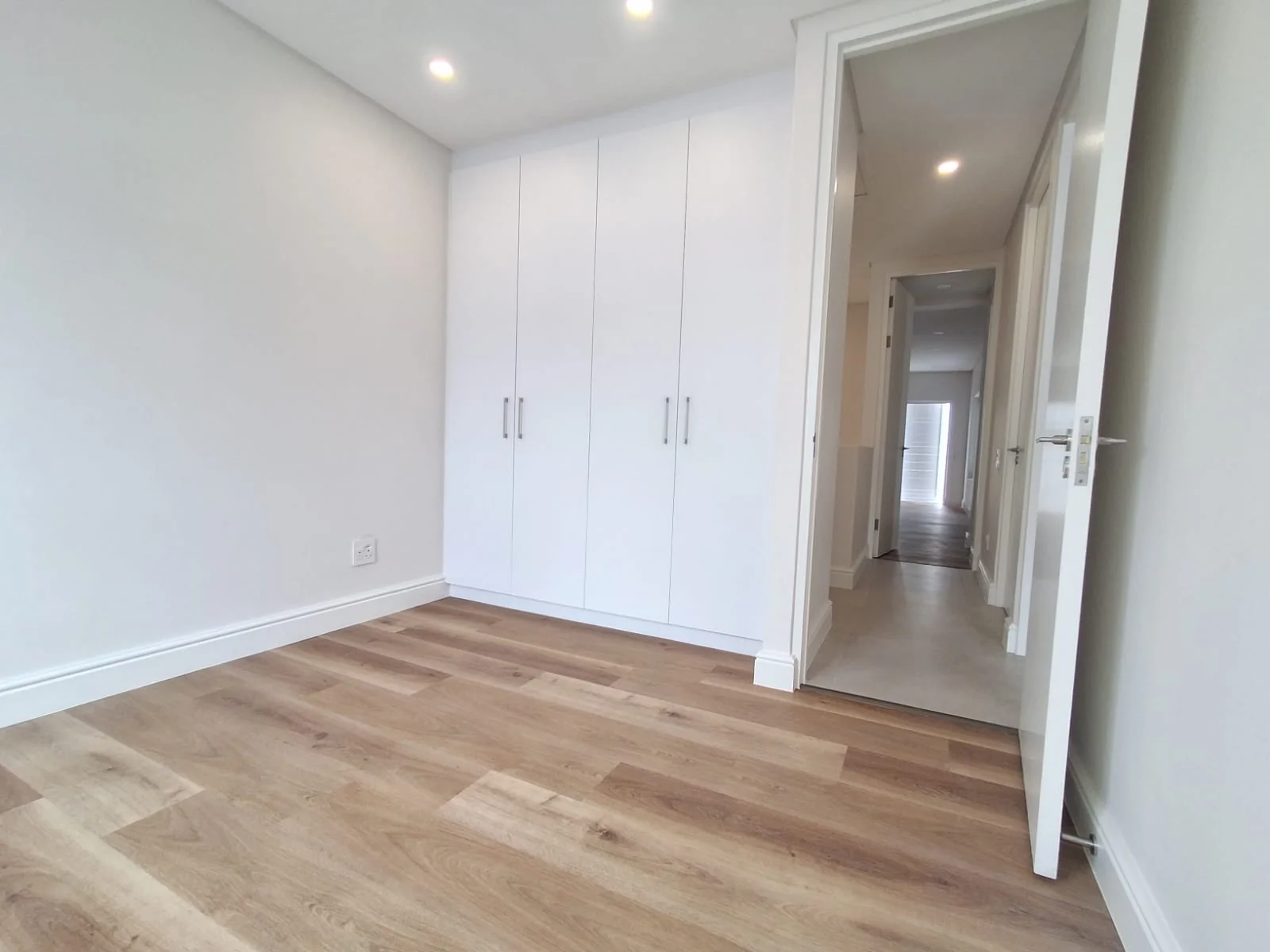 NEWLY BUILT 3-BEDROOM HOME TO RENT  AT VOLIERE ESTATE, STELLENBOSCH <br/><br/>Available from 1 October 2026 / Rental: R30 000 per month