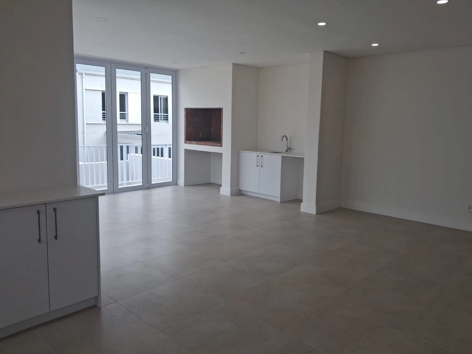 NEWLY BUILT 3-BEDROOM HOME TO RENT  AT VOLIERE ESTATE, STELLENBOSCH <br/><br/>Available from 1 October 2026 / Rental: R30 000 per month