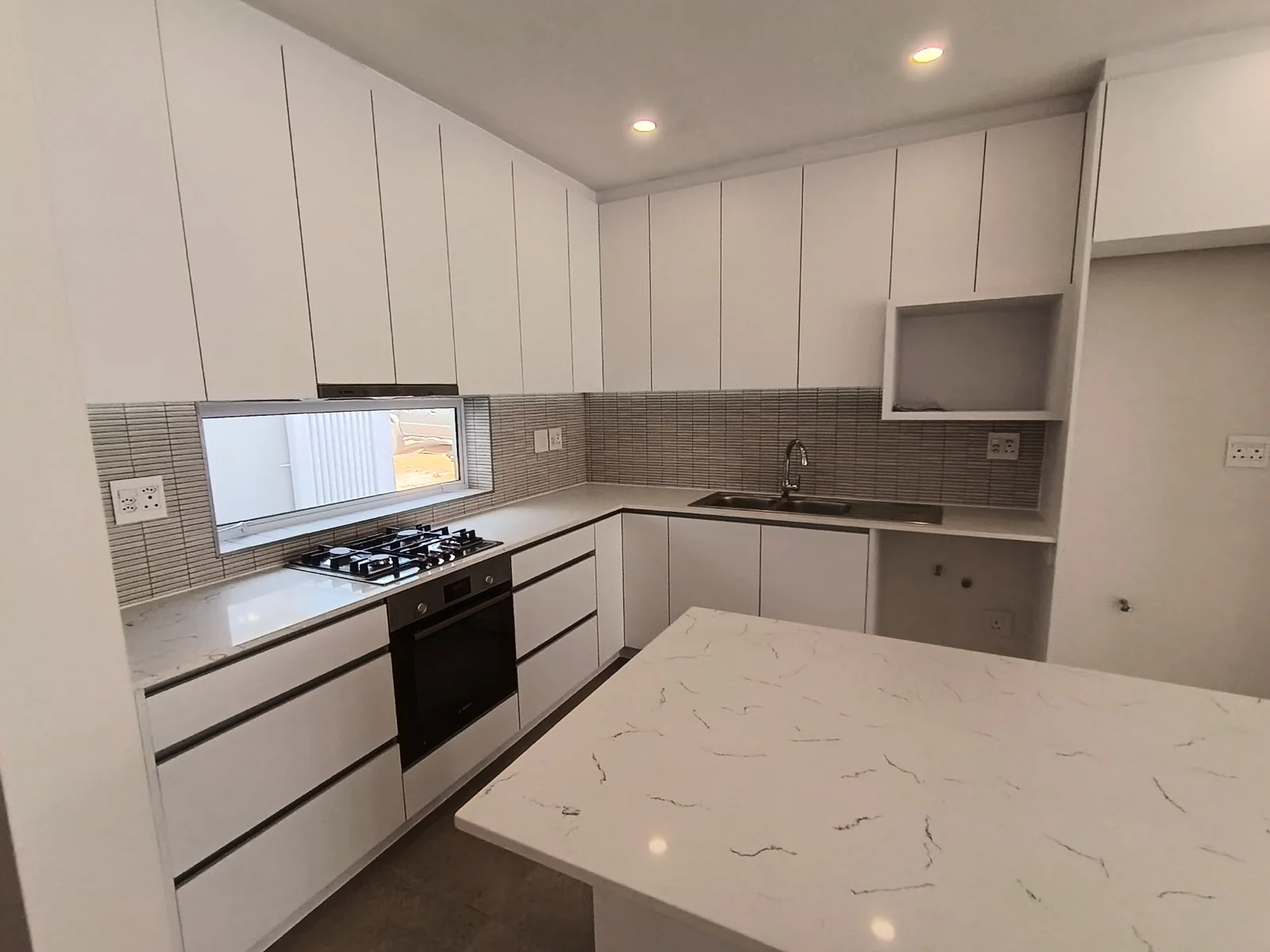 NEWLY BUILT 3-BEDROOM HOME TO RENT  AT VOLIERE ESTATE, STELLENBOSCH <br/><br/>Available from 1 October 2026 / Rental: R30 000 per month