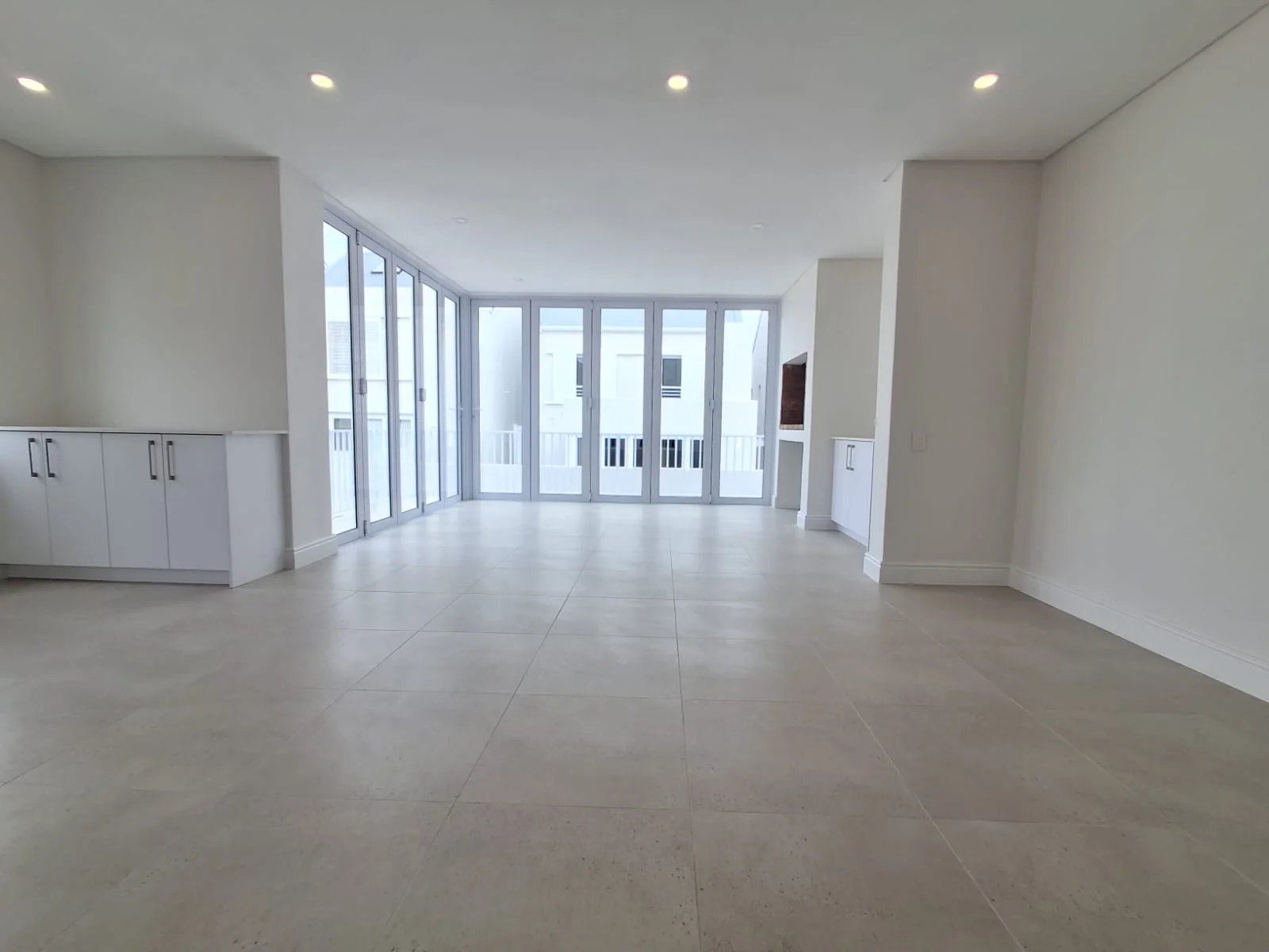 NEWLY BUILT 3-BEDROOM HOME TO RENT  AT VOLIERE ESTATE, STELLENBOSCH <br/><br/>Available from 1 October 2026 / Rental: R30 000 per month