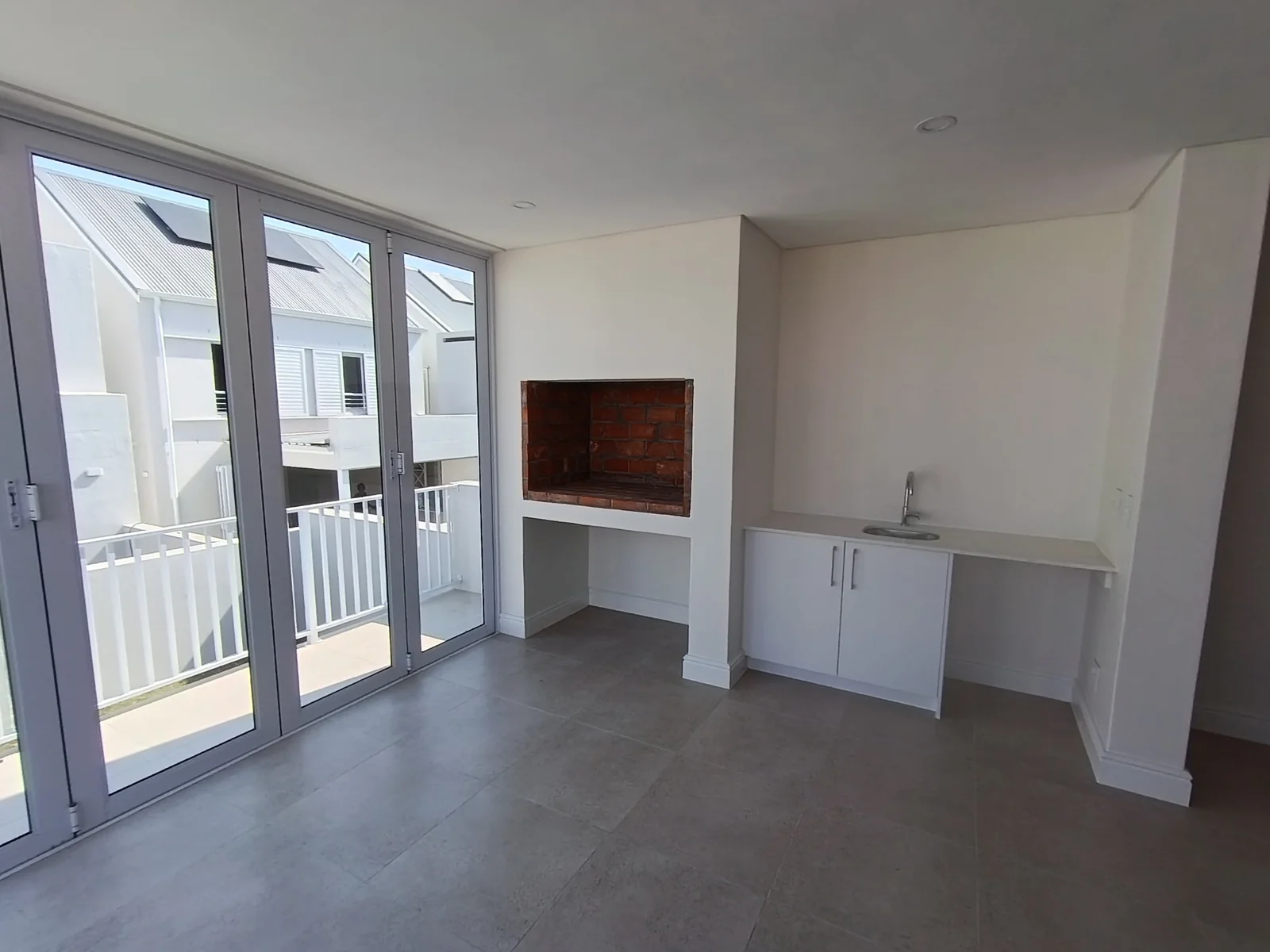 NEWLY BUILT 3-BEDROOM HOME TO RENT  AT VOLIERE ESTATE, STELLENBOSCH <br/><br/>Available from 1 October 2026 / Rental: R30 000 per month