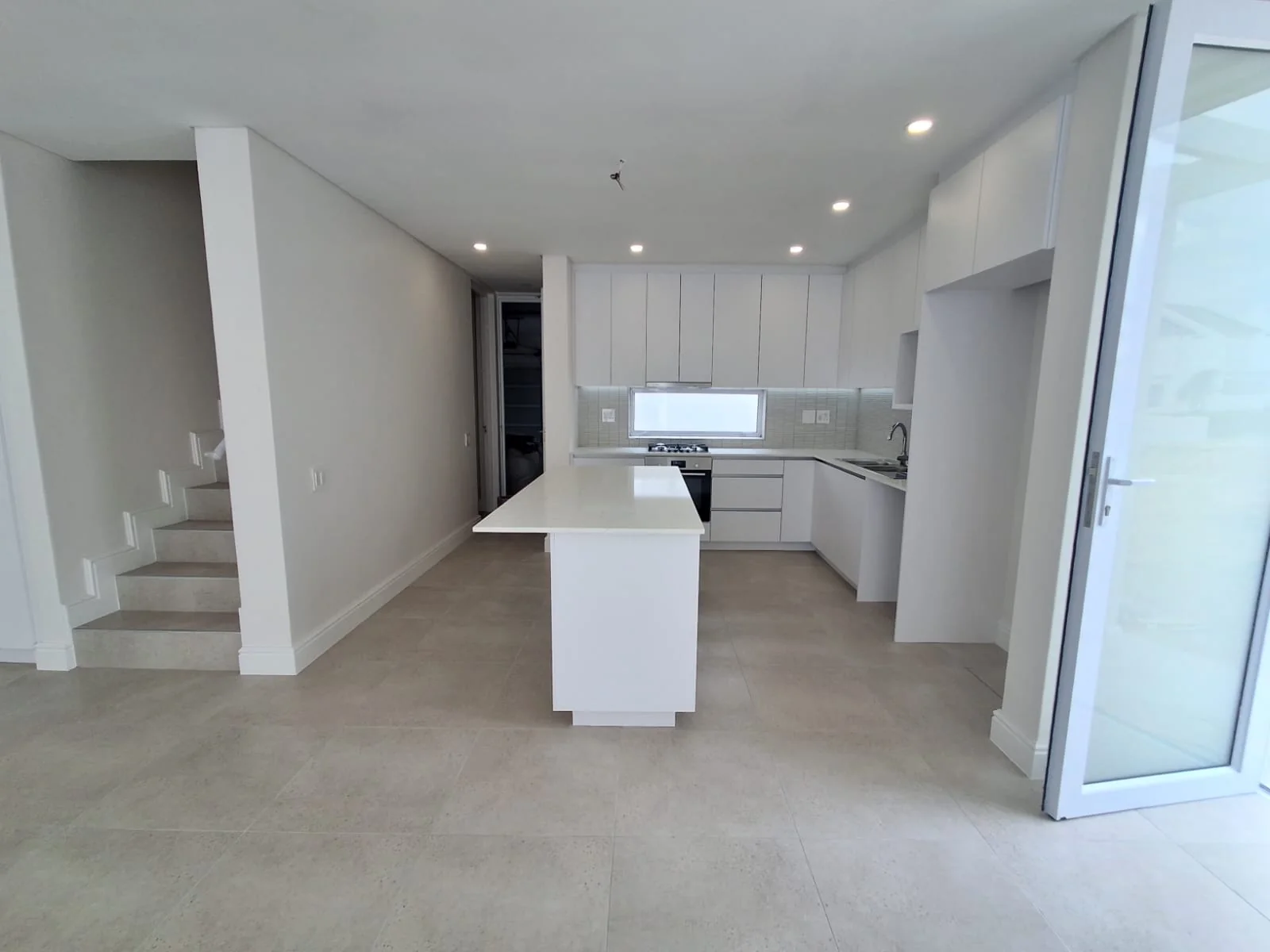 NEWLY BUILT 3-BEDROOM HOME TO RENT  AT VOLIERE ESTATE, STELLENBOSCH <br/><br/>Available from 1 October 2026 / Rental: R30 000 per month