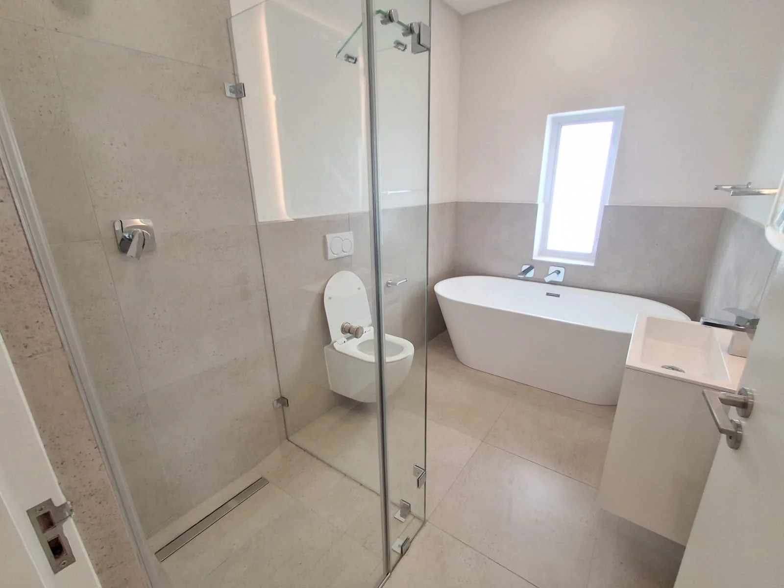 NEWLY BUILT 3-BEDROOM HOME TO RENT  AT VOLIERE ESTATE, STELLENBOSCH <br/><br/>Available from 1 October 2026 / Rental: R30 000 per month