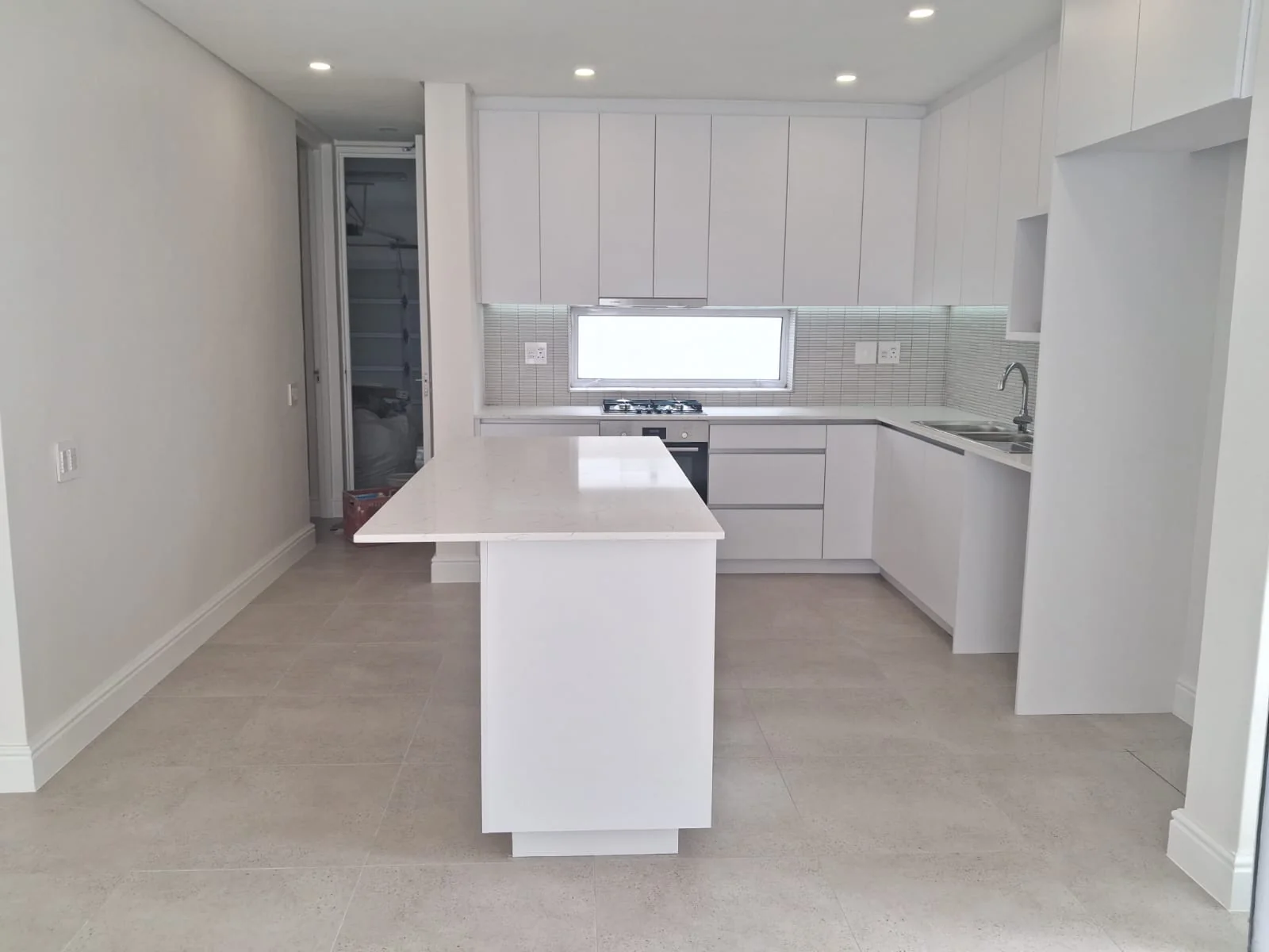 NEWLY BUILT 3-BEDROOM HOME TO RENT  AT VOLIERE ESTATE, STELLENBOSCH <br/><br/>Available from 1 October 2026 / Rental: R30 000 per month