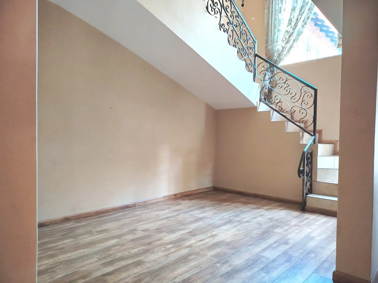 Fabulous Family Home , Great condition with ample space for All