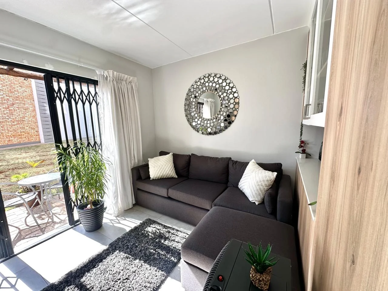GROUND-FLOOR LIVING WITH SECURITY & CONVENIENCE IN SOUGHT-AFTER CLEARWATER VILLAGE
