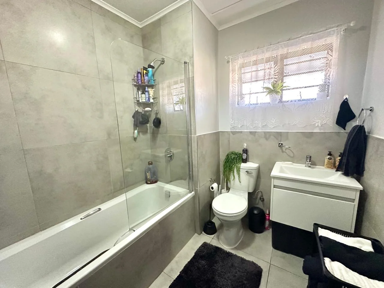 GROUND-FLOOR LIVING WITH SECURITY & CONVENIENCE IN SOUGHT-AFTER CLEARWATER VILLAGE