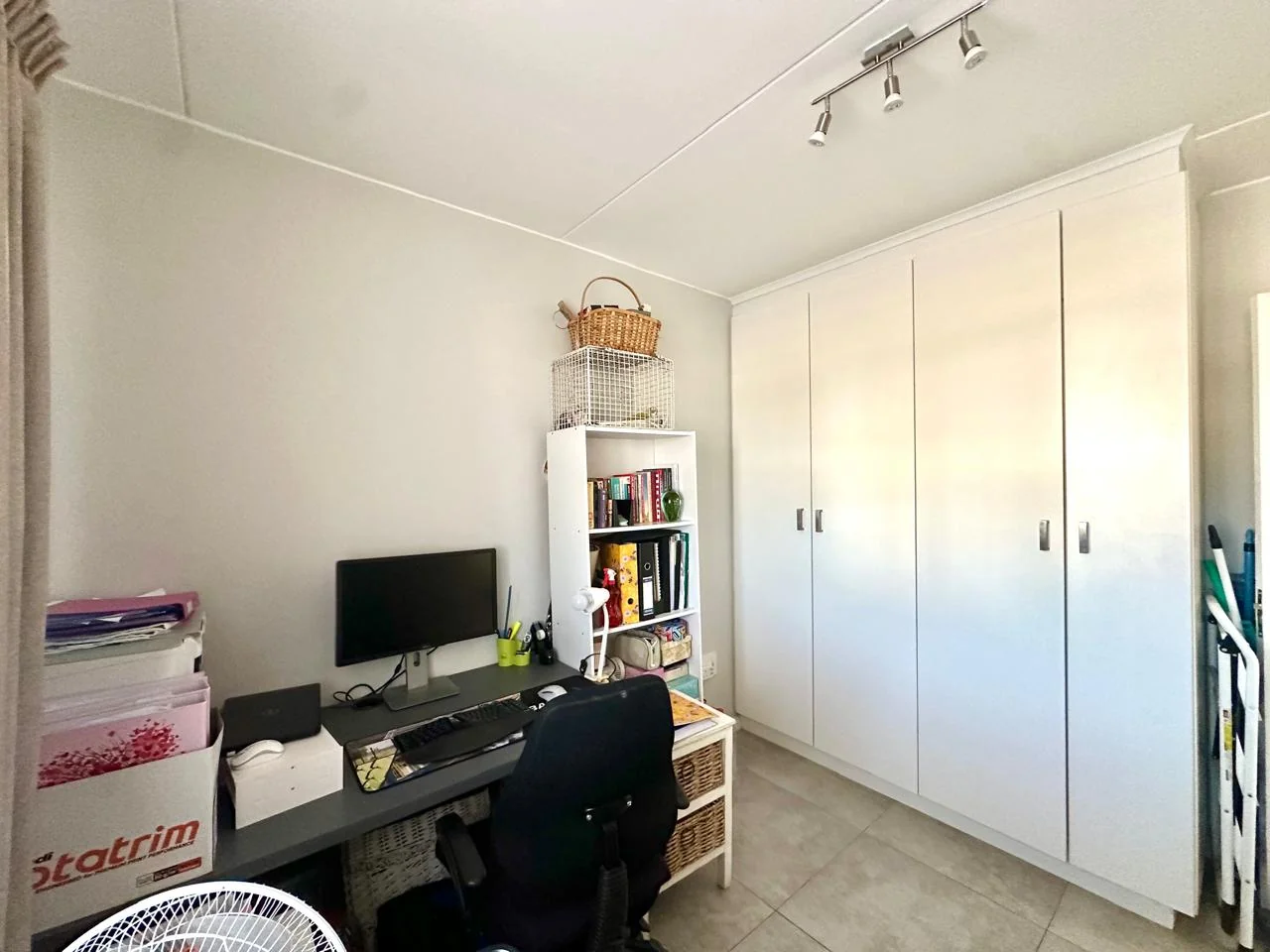 GROUND-FLOOR LIVING WITH SECURITY & CONVENIENCE IN SOUGHT-AFTER CLEARWATER VILLAGE