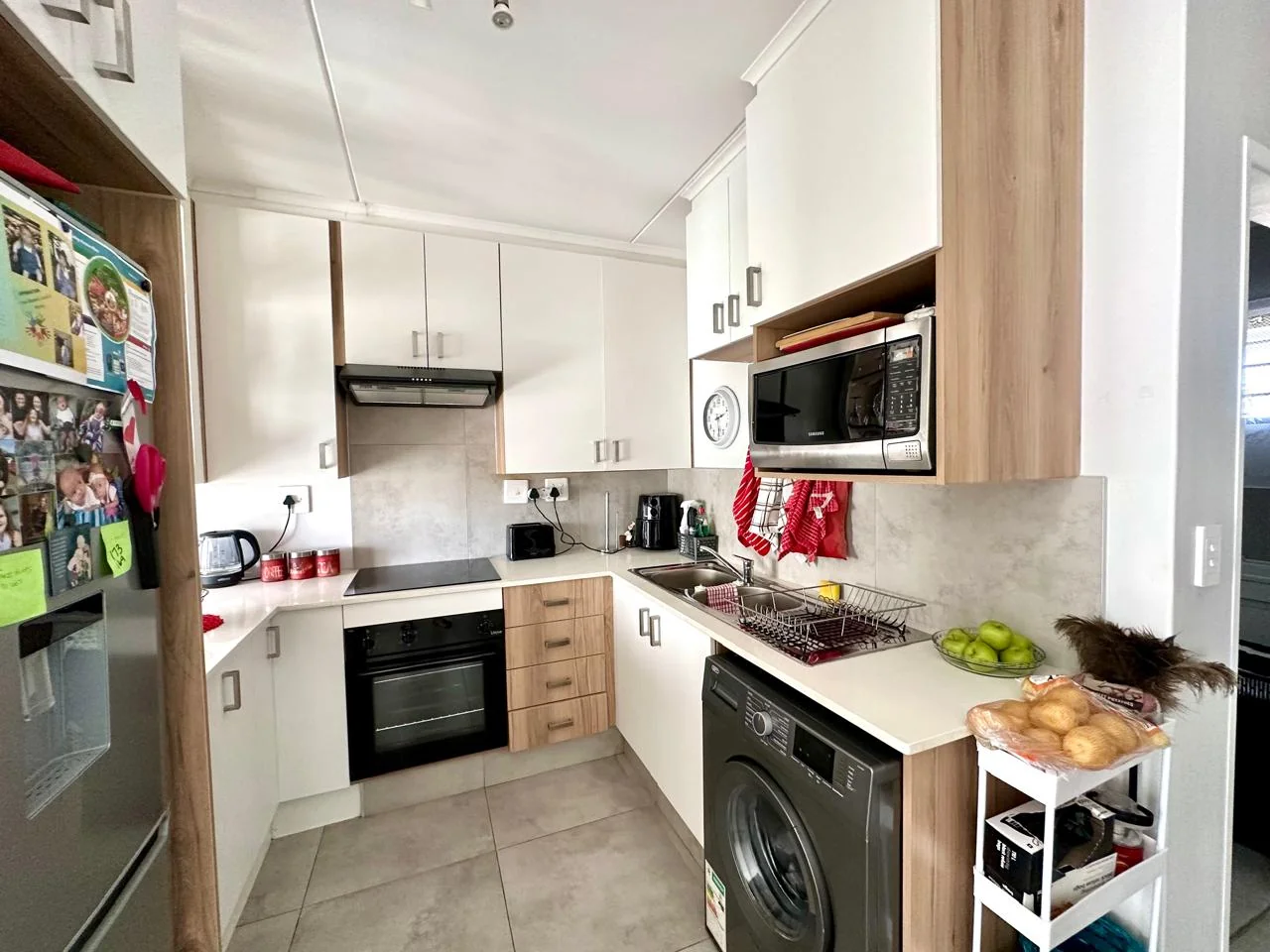 GROUND-FLOOR LIVING WITH SECURITY & CONVENIENCE IN SOUGHT-AFTER CLEARWATER VILLAGE