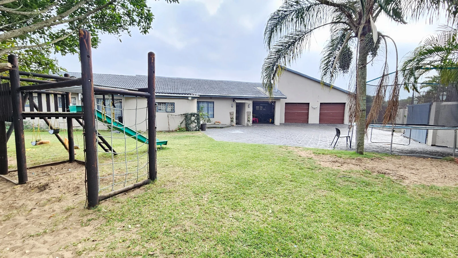 Family Fun Starts Here – Your Perfect Summer Home Awaits!